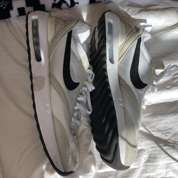 Men’s Nike Shoes - Picture 4 of 7